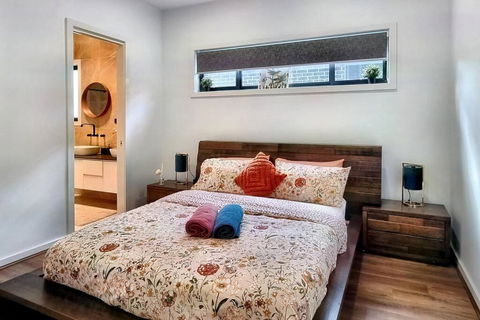 Beautiful New Home In Throsby With 5 Bedrooms - South Australia Travel 1