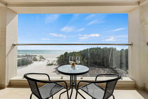 Beachside Beauty - Iconic Beachfront Panorama - South Australia Travel 0