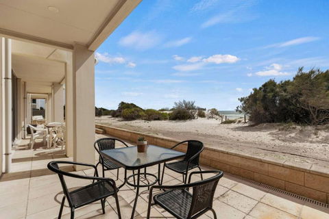 Beachside Beauty - Iconic Beachfront Panorama - South Australia Travel 4