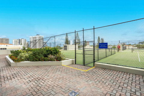 Beachfront 2-Bed With Pool, BBQ & Tennis Court - South Australia Travel 3