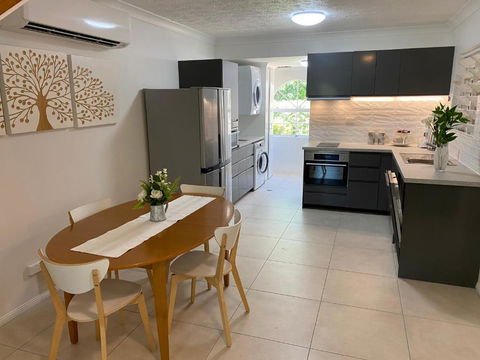 BEACH, SHOPS & STRAND 5 Min Walk Away - South Australia Travel 2