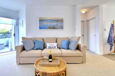 Beautiful, Modern Apartment Seconds From Beach - South Australia Travel 0