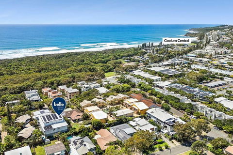 Beautiful Three-Story Villa Footsteps To The Beach - South Australia Travel 0