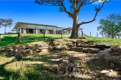 Beautiful With Brilliant Views Of The Glasshouse Mountains - South Australia Travel 1