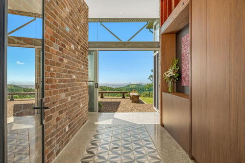 Beautiful With Brilliant Views Of The Glasshouse Mountains - South Australia Travel 4