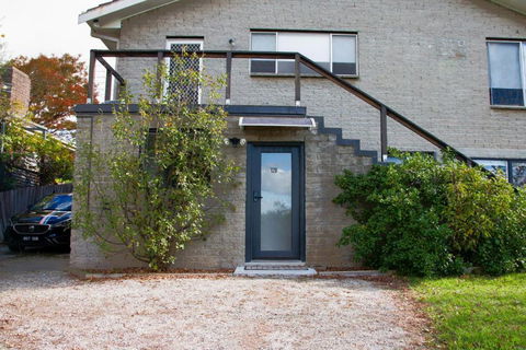 Bee At Scenic I 2 BR Apartment Near Geelong CBD - South Australia Travel 2