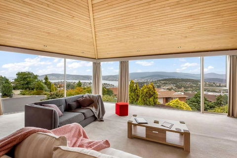 BELLA VISTA Large Family Home Views Forever - South Australia Travel 2