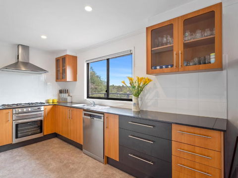 Bella Vue By Ready Set Stay- BYO LINEN AND TOWELS - South Australia Travel 3