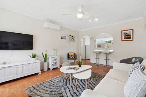 Belle Escapes - Vitamin Sea At Henley Beach - South Australia Travel 0