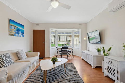 Belle Escapes - Vitamin Sea At Henley Beach - South Australia Travel 1