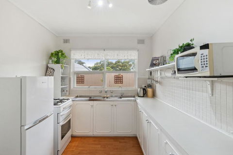 Belle Escapes - Vitamin Sea At Henley Beach - South Australia Travel 2