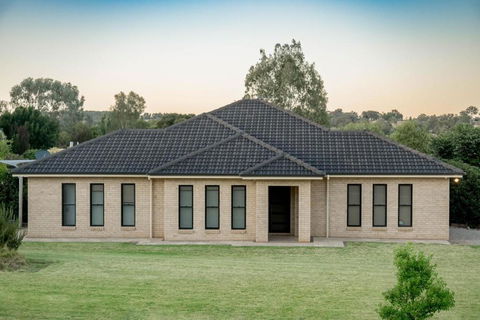 Bellevue Holiday House - South Australia Travel 1