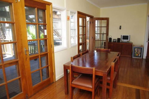 Berry, 16 East Street - South Australia Travel 2