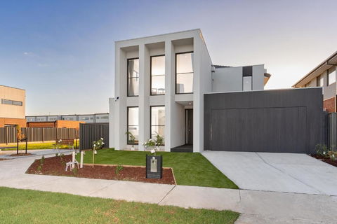 Berwick Lakeside Home - South Australia Travel 0