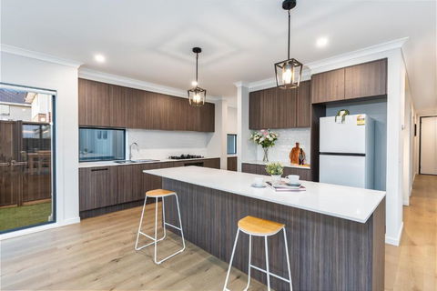 Berwick Lakeside Home - South Australia Travel 3