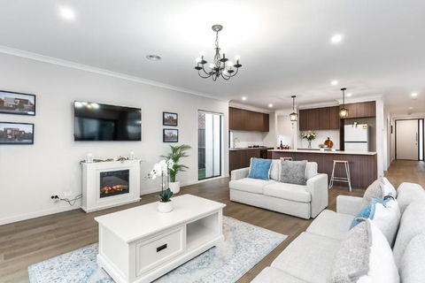 Berwick Lakeside Home - South Australia Travel 2