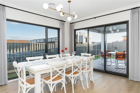 Berwick Lakeside Home - South Australia Travel 4