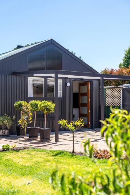 Bees Knees Studio, 5 Min To CBD, Adelaide Airport & Henley Beach - South Australia Travel 1