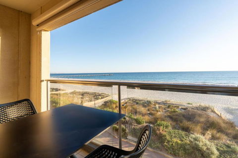 Belle Escapes - Sunset Views At The Bay - South Australia Travel 0