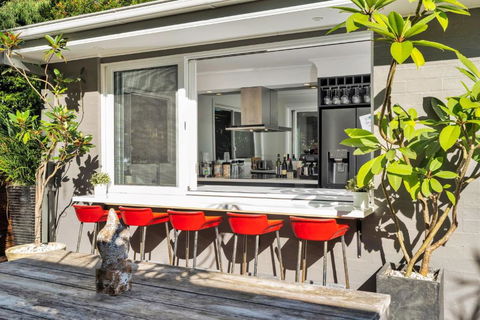 Birdsong At Hyams Beach - South Australia Travel 3