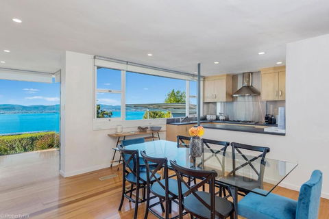 Birngana Stylish Spacious With Stunning Views - South Australia Travel 0