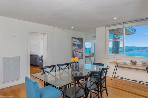 Birngana Stylish Spacious With Stunning Views - South Australia Travel 3