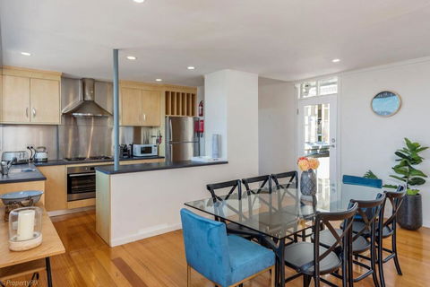 Birngana Stylish Spacious With Stunning Views - South Australia Travel 4