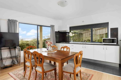 Blackmans Bay Living- Beautiful Ocean Views - South Australia Travel 4