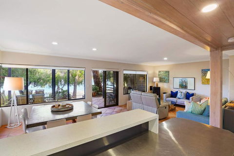 BLUEBELL On THE BEACH DUNSBOROUGH - South Australia Travel 3