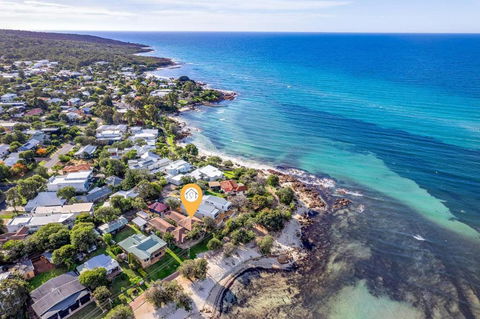 BLUEBELL On THE BEACH DUNSBOROUGH - South Australia Travel 2