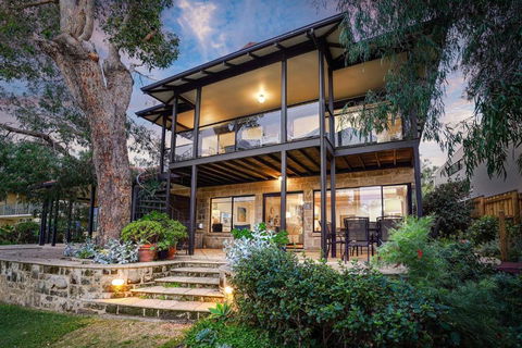 BLUEBELL On THE BEACH DUNSBOROUGH - South Australia Travel 1