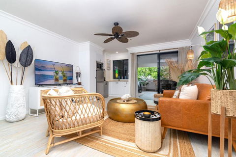 BOHO Bliss In The Best Position In Town, King Bed, 2 Pools, Free WIFI And Undercover Parking - South Australia Travel 4