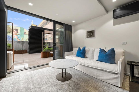 Braddon Studio: Parking & BBQ - South Australia Travel 0