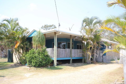 CASTAWAY BEACH HOUSE- NO Parties - NO Pets - South Australia Travel 0