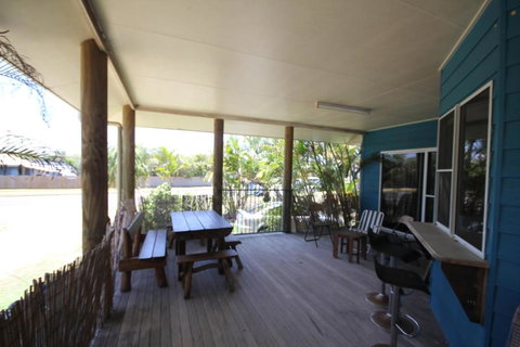 CASTAWAY BEACH HOUSE- NO Parties - NO Pets - South Australia Travel 3