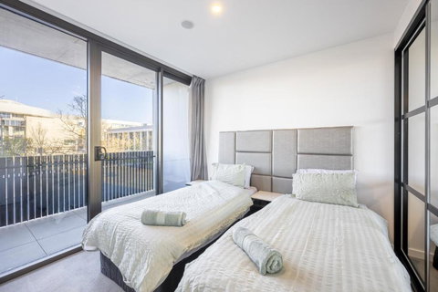 Central Located 2 Bedroom Apartment In Canberra With Parking - South Australia Travel 2