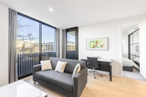 Central Located 2 Bedroom Apartment In Canberra With Parking - South Australia Travel 3