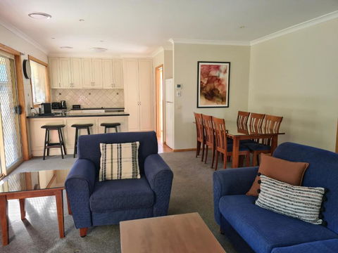 DELANY VILLAS BRIGHT - Spa Luxury On Delany Avenue - South Australia Travel 0