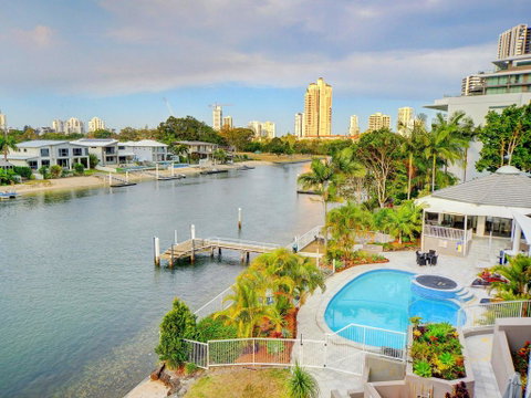 3br Broadbeach Lakefront Apartment - South Australia Travel 1