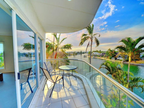 3br Broadbeach Lakefront Apartment - South Australia Travel 0