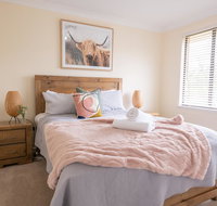 42 Rosemary Lane - Central Orange - Spacious Family Home - Quiet Lane - South Australia Travel