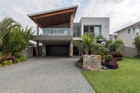 5 Liamina Avenue Apartment