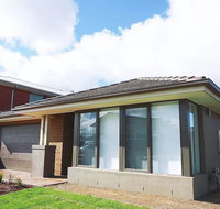 5Bed 2Bath Family House in Werribee - South Australia Travel