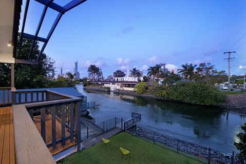 7 Bedroom Gold Coast Luxury Waterfront Home With Pool, Sleeps 20! - South Australia Travel 2