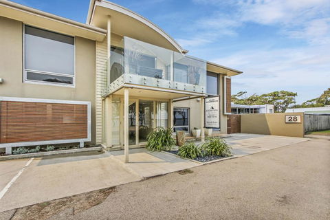 A Window On The Bay - South Australia Travel 1