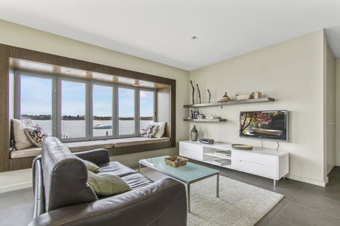 A Window On The Bay - South Australia Travel 3