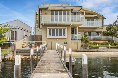 A Window On The Bay - South Australia Travel 0