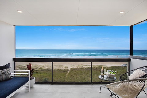 Absolute Beach Front Renovated 3 Bdrm 2 Bath App - South Australia Travel 3