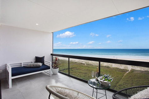 Absolute Beach Front Renovated 3 Bdrm 2 Bath App - South Australia Travel 2