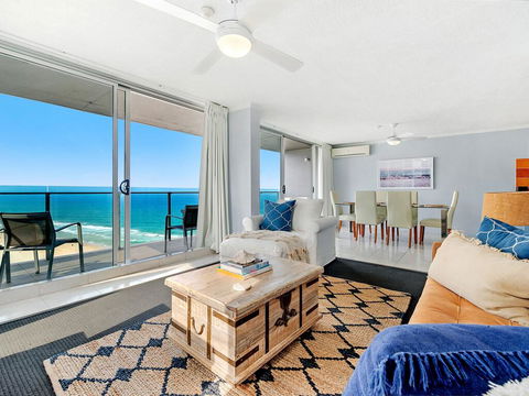Absolute Beachfront In The Heart Of Surfers Paradi - South Australia Travel 0